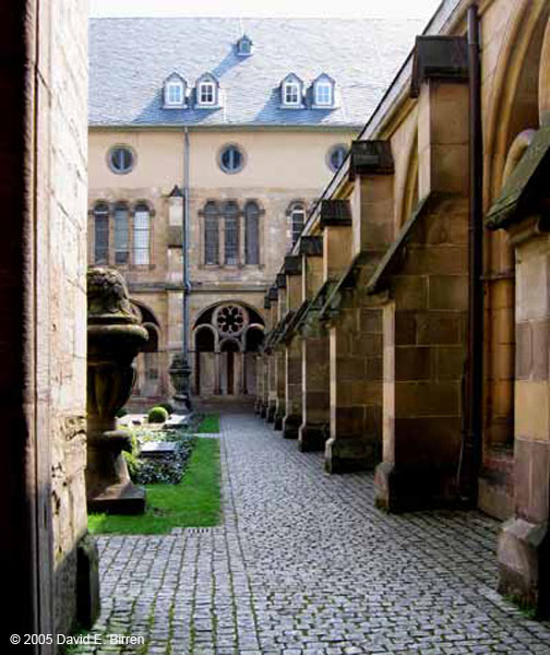 0404_TrierLFKCourtyard_LR